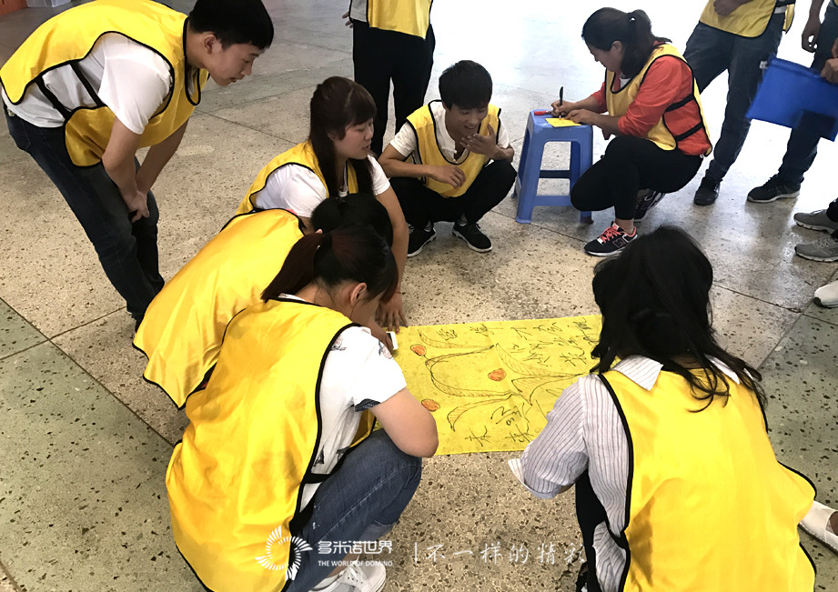 富士康多米諾訓(xùn)練營(yíng)“擼起袖子碼骨牌”