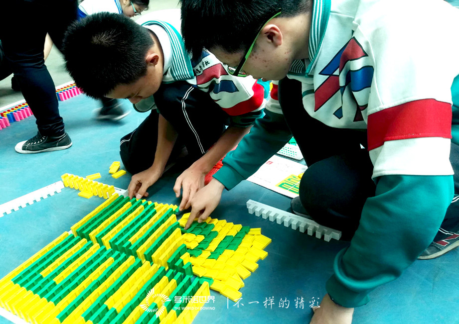 多米諾助力中考同學(xué)“勇攀高峰，圓夢(mèng)景山”   