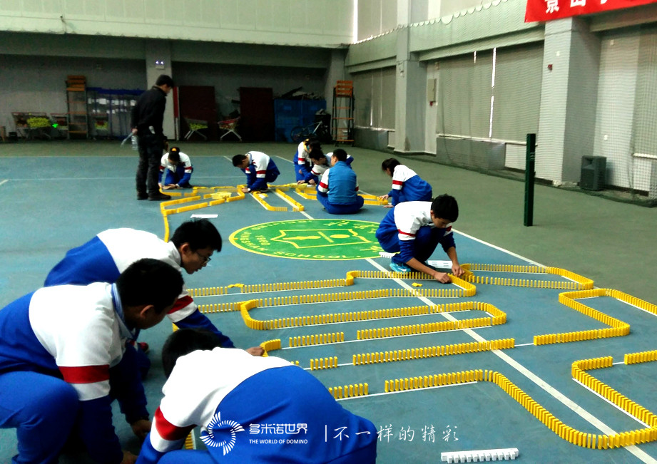 零零后在多米諾世界 “重走長征路”   
