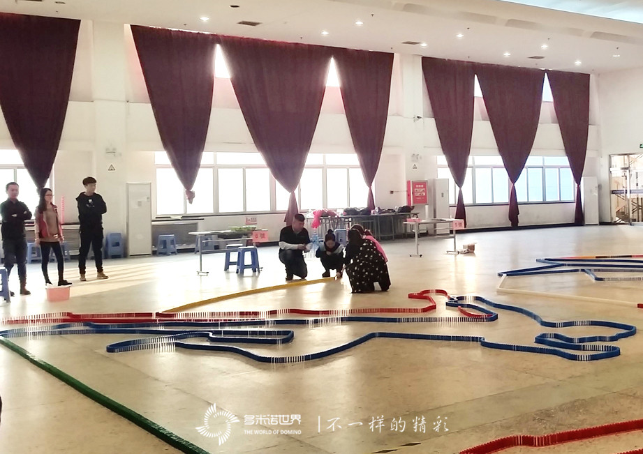 富士康學(xué)歷教育新生入學(xué)多米諾體驗培訓(xùn)圓滿結(jié)課
