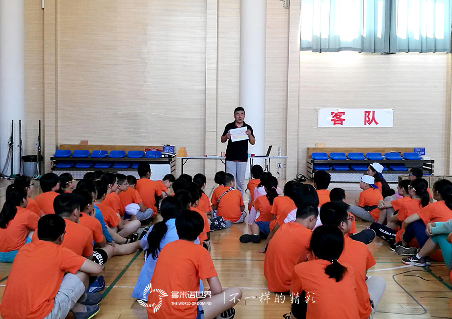 學(xué)而思學(xué)霸挑戰(zhàn)多米諾，提升自我贏未來