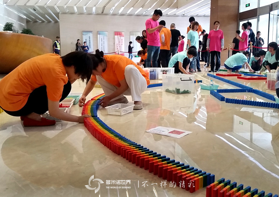 多米諾揚(yáng)五四精神，骨牌系客戶情誼