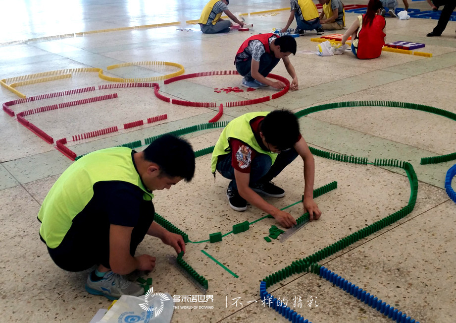 “創(chuàng)意挑戰(zhàn)、超越自我”  富士康科技（太原）工業(yè)園區(qū)2015多米諾骨牌訓(xùn)練營(yíng)燃爆六月