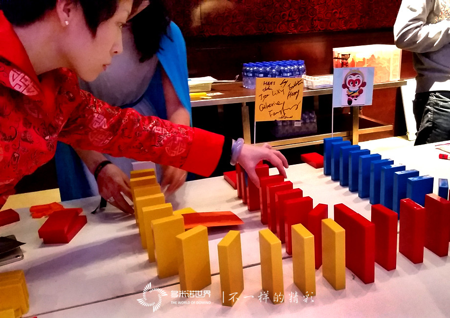 趣味多米諾團(tuán)隊(duì)創(chuàng)意大挑戰(zhàn)——引領(lǐng)企業(yè)年會(huì)新風(fēng)尚